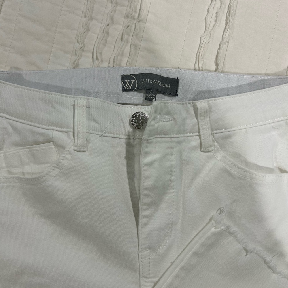 White ankle jeans with scallop hem